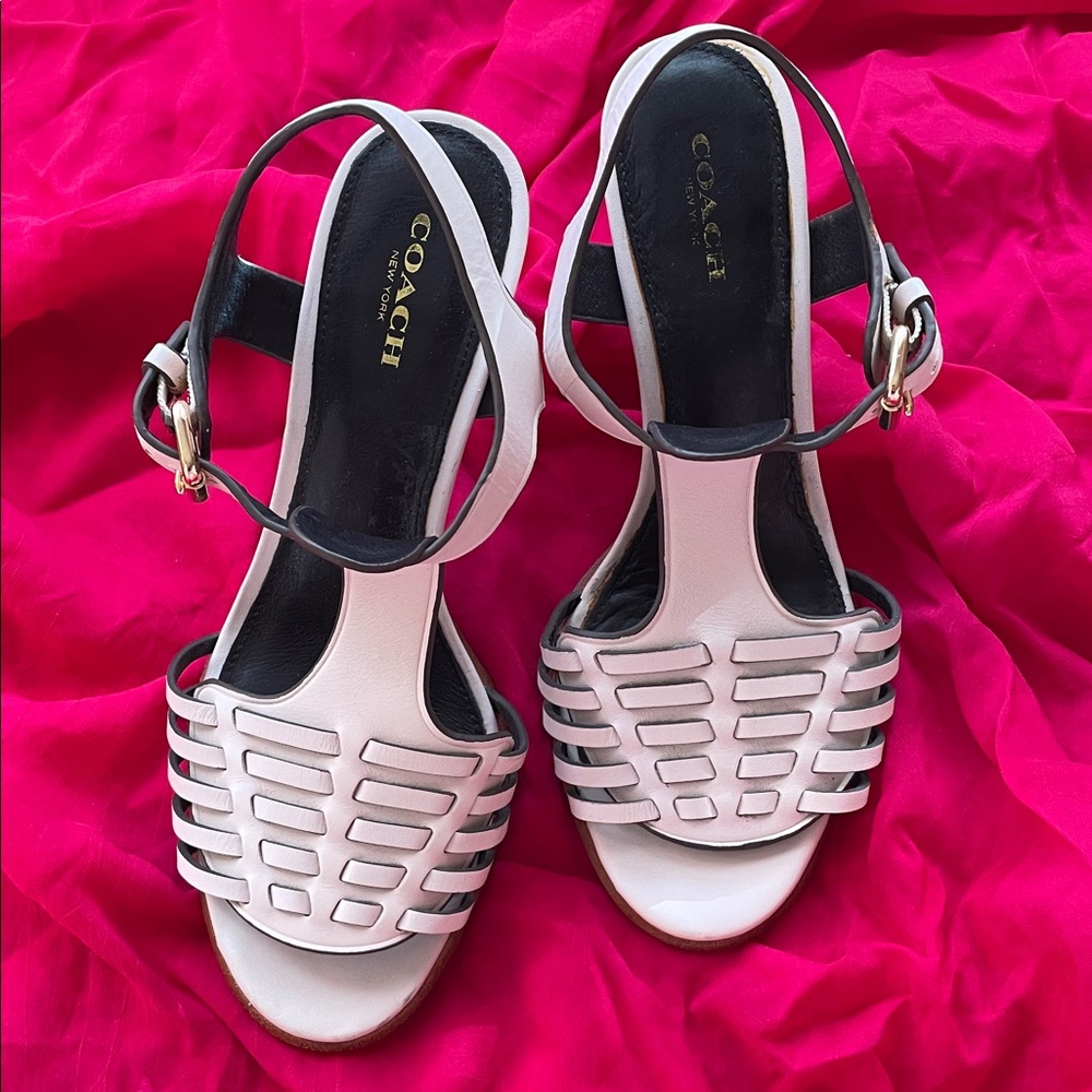 Mint Auth.COACH Horse & Carriage Chic Woven Hells Shoes Sandals 8